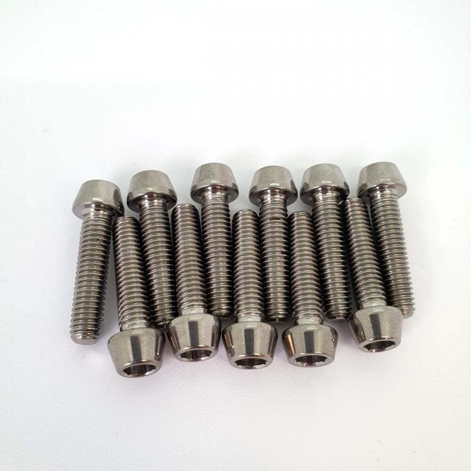 Triumph Bonneville T100 2017+ Juego de pernos de cubierta de cárter de tapa de enchufe de acero inoxidable Foto 1 de 1