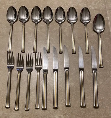 Cuchillos de cena, tenedores, cucharas soperas de acero inoxidable Mikasa NEWPORT GOLD 17 piezas Foto 1 de 4