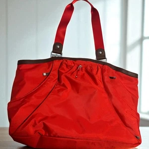 Bolso de viaje Baggallini rojo/naranja de nailon con detalles marrones y comparación múltiple - Imagen 1 de 11