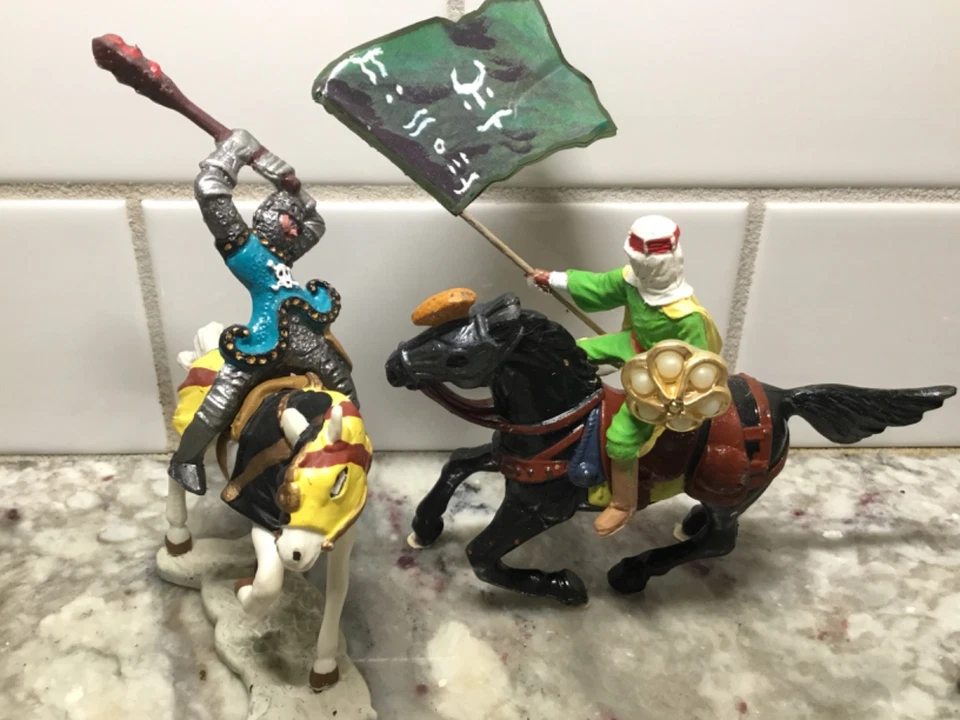 Soldados de brinquedo de plástico 60 mm cruzado medieval vs. sarraceno - Imagem 1 de 2