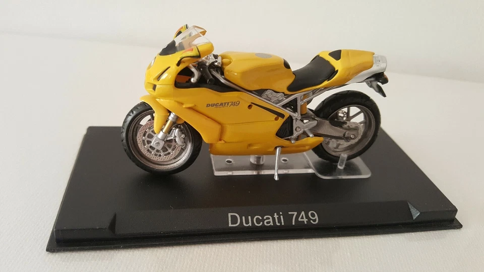Motorrad Modell Ducati 749 gelb Ixo Altaya 1:24 - Bild 1 von 1