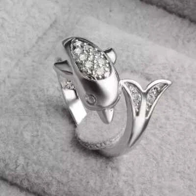 Anillo de compromiso para mujer enchapado en oro blanco de 14 quilates de corte redondo de diamantes creados en laboratorio Foto 1 de 4