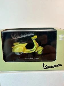 New Ray 1:32 Scale 1960 Vespa 125 Scooter - Picture 1 of 5