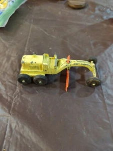 Vintage Large Tootsie Toy Road Grader 5 1/2" L Made In USA - Picture 1 of 6