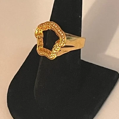 范思哲金色金属和水晶美杜莎头曲线戒指 - 尺寸 7.25/7.5 - 男女皆宜 — 第 1/4 张图片