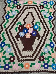 Vintage bunte Blumenmuster afghanische Oma Decke 60" x 88" gehäkelt Sechsecke - Bild 1 von 2