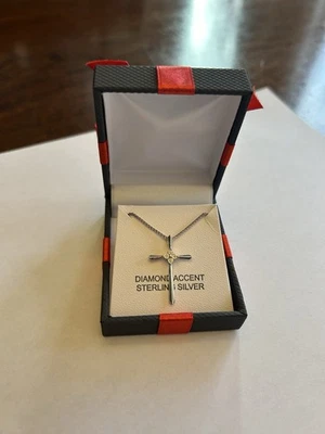 Collar cruz de plata de ley con detalles de diamantes JCPenney Foto 1 de 4