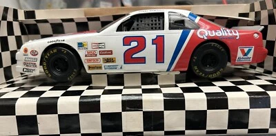 ERTL ESCALA 1/18 DIECAST 7416 FORD THUNDERBIRD DR. DIECAST #21 NASCAR Foto 1 de 4