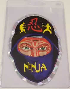 NINJA Warrior Fighter 1980 PRISMÁTICO TROQUELADO MÁQUINA EXPENDEDORA TARJETA ADHESIVA - Imagen 1 de 3