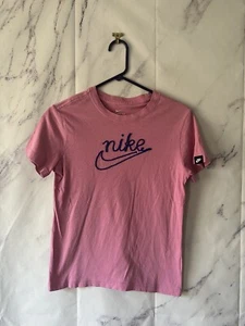 NIKE - BLUE LOGO YARN DETAIL SHORT SLEEVE SHIRT PINK WOMENS MEDIUM - Picture 1 of 10