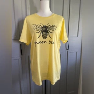 Quotable Life Apparel Queen Bee Yellow Tshirt, NWT, Size Medium, Honey Bee - Picture 1 of 5
