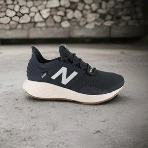 Hombre New Balance Fresh Foam Roav V1 - Negro/Blanco/Goma - Imagen 1 de 7