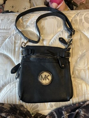 Cartera Bandolera Michael Kors Riley Negra Pequeña Plana Cuero Foto 1 de 2