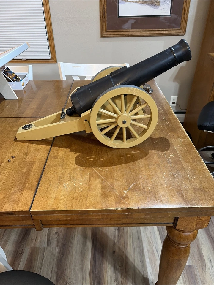 Remco 1960's Johnny Reb Civil War Toy Cannon Plunger works Great Condition. - Image 1 of 4
