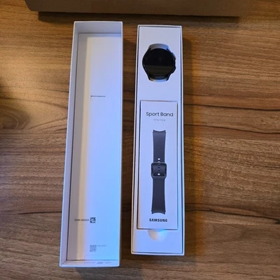 Samsung Galaxy Watch6 SM-R930NZKDWEU 40mm with Sport Band ET-SFR93SBEGEU - Image 1 of 4