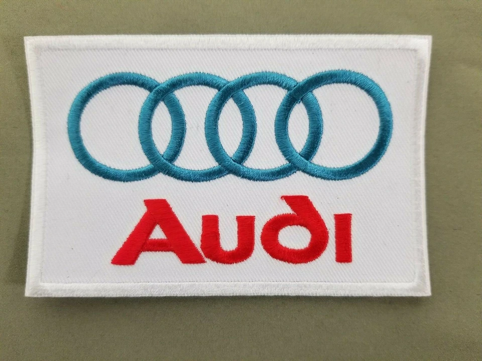 Parche automotriz emblema Audi bordado blanco hierro. Foto 1 de 1