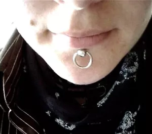 Handgefertigter Ring Chirurgenstahl 14 g 6 mm lang 10 mm SLAVE LABRET Ohrstecker. - Bild 1 von 4