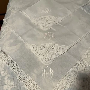 3 VINTAGE WEDDING HANKIES w/ MONOGRAM~M P E~ Handmade Lace- Lot of 3 Very sweet - Picture 1 of 10