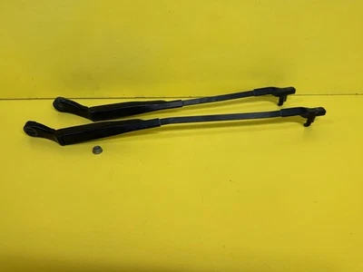 2002 - 2005 Volkswagen Passat LEFT & RIGHT Windshield Wiper Arm Set - Изображение 1 из 4