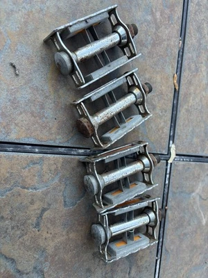 Lyotard 136R Chrome Pedals 9/16" Vintage Retro Steel Road Racing City Bike 1970s - Image 1 of 2