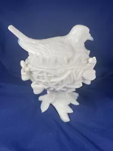 Piatto caramelle/noci vintage Westmoreland vetro latte gallina uccellino su nido coperto - Foto 1 di 18