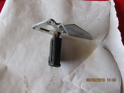 04-09 Suzuki GS500 GS500F 2004 OEM ESTRIBA IZQUIERDA SOPORTE MONTAJE 01D00 Foto 1 de 3