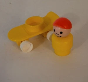 FISHER PRICE Little People #2550 Play Family SCHOOL HOUSE Playground SKATEBOARD - Picture 1 of 7