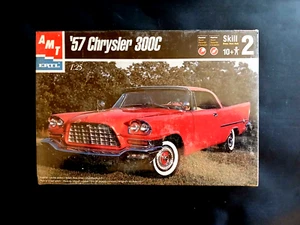 Kit modelo Chrysler 300C 1957 AMT 1:25 - Imagen 1 de 4