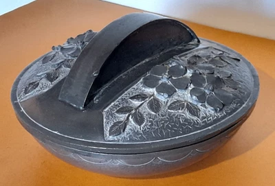 ancienne boite en étain ciselé sculpté repoussé signée René Sitoleux art déco - Photo 1/4