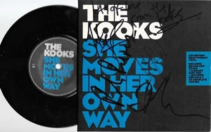 THE KOOKS - Se mueve a su manera - Vinilo de 7". AUTÓGRAFO TOTALMENTE FIRMADO - Imagen 1 de 1