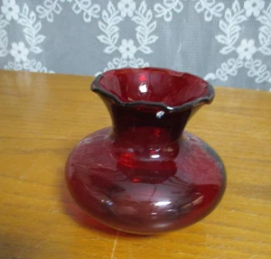 Vintage Anchor Hocking Royal rubinrote Glasknospenvase mit gekräuselter Oberseite 3,25 Zoll - Bild 1 von 8