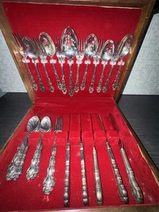 Vintage 1881 Rogers Oneida Baroque Rose Silverplate Flatware Set w/ Box 34 Pcs - Picture 1 of 10