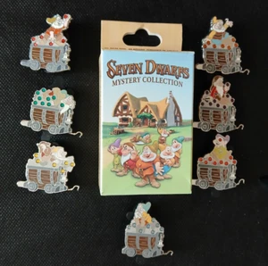 Disney Seven Dwarfs Mine Car Mystery Collection Tren Juego Completo Prendedores~#160691~¡USADO EN EXCELENTE ESTADO! - Imagen 1 de 12