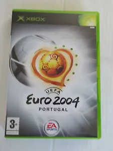 UEFA EURO 2004 PORTUGAL avec les stickers Panini ----- pour XBOX -- COMPLET - Foto 1 di 5