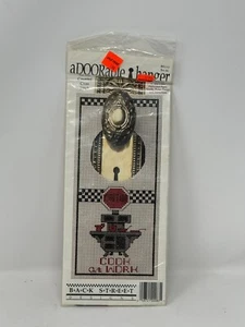  Vintage ADOORable Kleiderbügel Kreuzgenäht auf perforiertem Papier Kit Küche - Bild 1 von 3