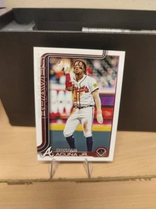 2025 Topps Series 1 #207 Ronald Acuña Jr. Atlanta Braves Baseball Card - Bild 1 von 1