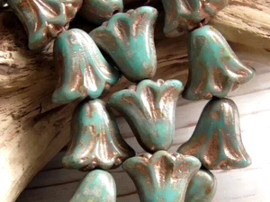 10 - 10mm CZECH TULIP LILY FLOWER TURQUOISE BLUE COPPER WASH GLASS FLORAL BEADS - Picture 1 of 4
