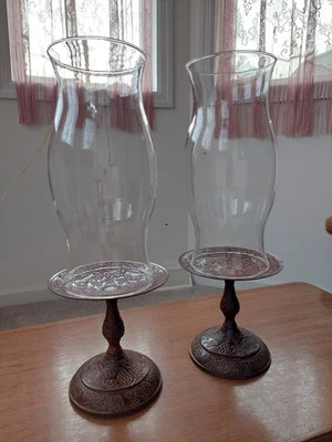 Hurricane Globes (2) 11½"h x 5"wAnd Candle Holders (2) 6½"h x 6⅜"w - Image 1 of 4