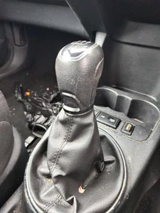 SKODA FABIA 2010-2014 GEARSTICK / selector - Picture 1 of 3