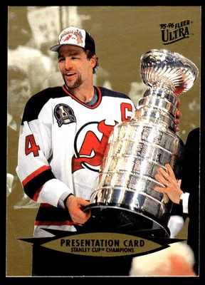 1995-96 Ultra #197 Stanley Cup Presentation New Jersey Devils Scott Stevens Salón de la fama Foto 1 de 2