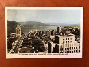 DER HAFEN UND DIE INNENSTADT VON VANCOUVER VOM HOTEL VANCOUVER BRITISH COLUMBIA, KANADA - Bild 1 von 2