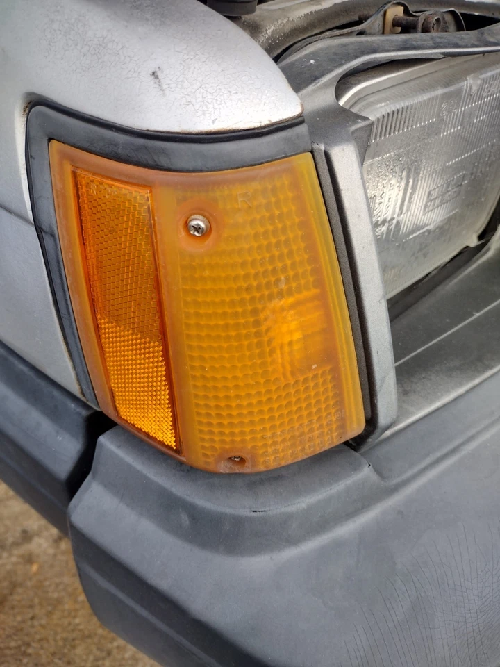 Toyota Corolla E80 1984-85 esquina delantera derecha marcador luz lente R 12-198 OEM Foto 1 de 1