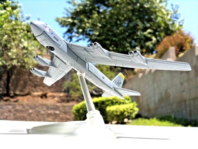 Corgi B-52 Stratofortress USAF Fighting Machines Die-cast 1:550 Scale - Image 1 of 4