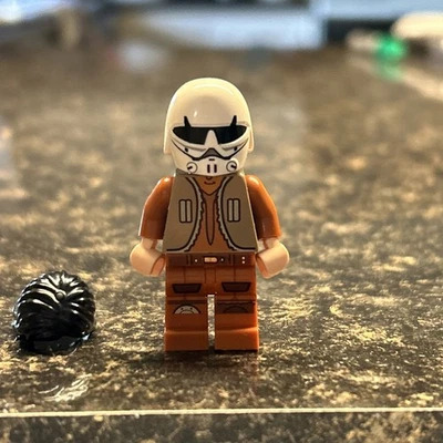 LEGO Ezra Bridger con casco, minifigura de Star Wars en perfecto estado, sin grietas Foto 1 de 4