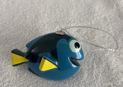 Disney Buscando a Nemos Dory Pez Azul Árbol de Navidad Adorno Sello Foto 1 de 4