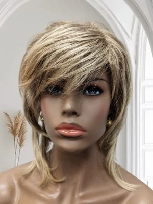 Peluca sintética Karisma Tony Of Beverly Elura con flequillo color rubio 26T8 Foto 1 de 4