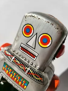Tin Toy 1960's TT- Japan mechanical wind up SPACE MAN ROBOT slightly used cond. - Picture 1 of 8