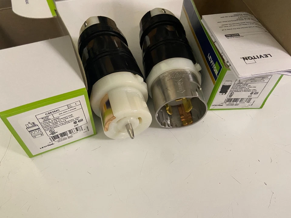 CS8364C + CS8365C 50A 4-Wire 3-Phase 250V Twist Lock Connector  CALIFORNIA STYLE - Image 1 of 1