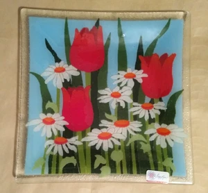 Peggy Karr Tulpen & Gänseblümchen verschmolzene Kunst Glas quadratische Platte Tablett 9-3/4" 2008 Neu aus altem Lagerbestand - Bild 1 von 8