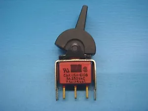 (1) C&K E108J2V6BE2 SPDT INTERRUTTORE A BILANCIERE 125V / 250V SU NO M MONTAGGIO VERTICALE - Foto 1 di 4